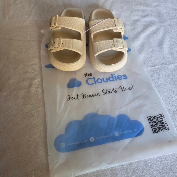 The Cloudies EVA Cushion Slides Sandal Oat Latte Sz W6.5 - 7 - Picture 6 of 7